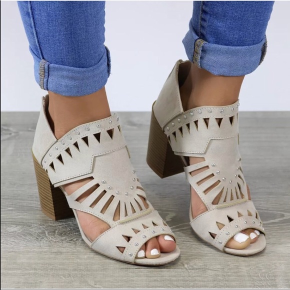 Oatmeal laser cut Peep Toe bootie - Picture 3 of 3